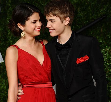 Is justin bieber dating selena gomez yes or no